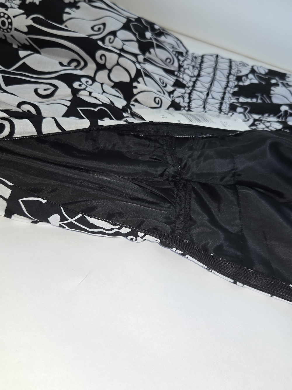 NWT Robbie Bee Black and White Patterned Pretty V-Neck Tribal Midi Dress Size 12 - Picture 10 of 12